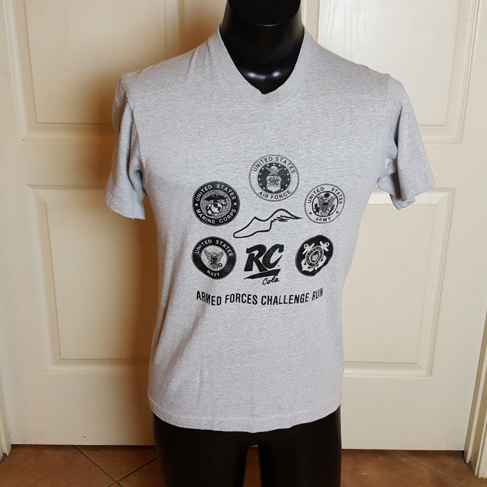VINTAGE 1990 TEE SHIRT■ARMED FORCES■GREAT GRAPHICS
